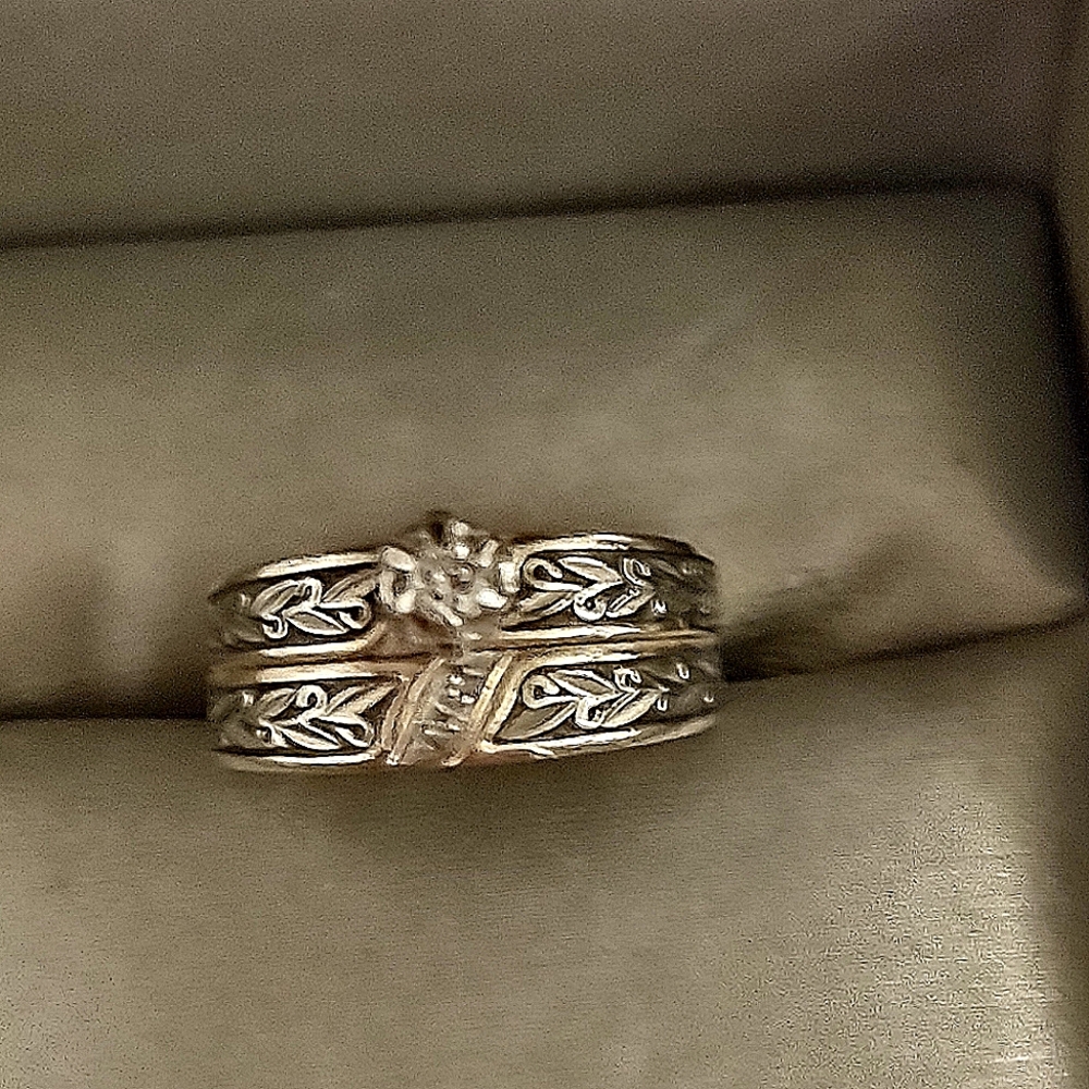 1/10 of a carat diamond ring